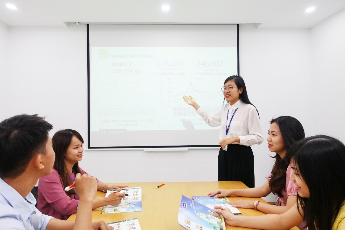 VINAMILK[-]VÀ[-]CHIẾN[-]LƯỢC[-]XÂY[-]DỰNG[-]ĐỘI[-]NGŨ[-]KẾ[-]THỪA[-]TÀI[-]NĂNG